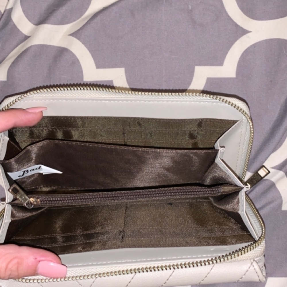 Tan wallet Holds alot of cards Has plenty of slots